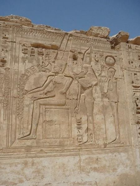Амон, Мут и Хонсу. Храм Рамсеса III в Мединет-Абу
